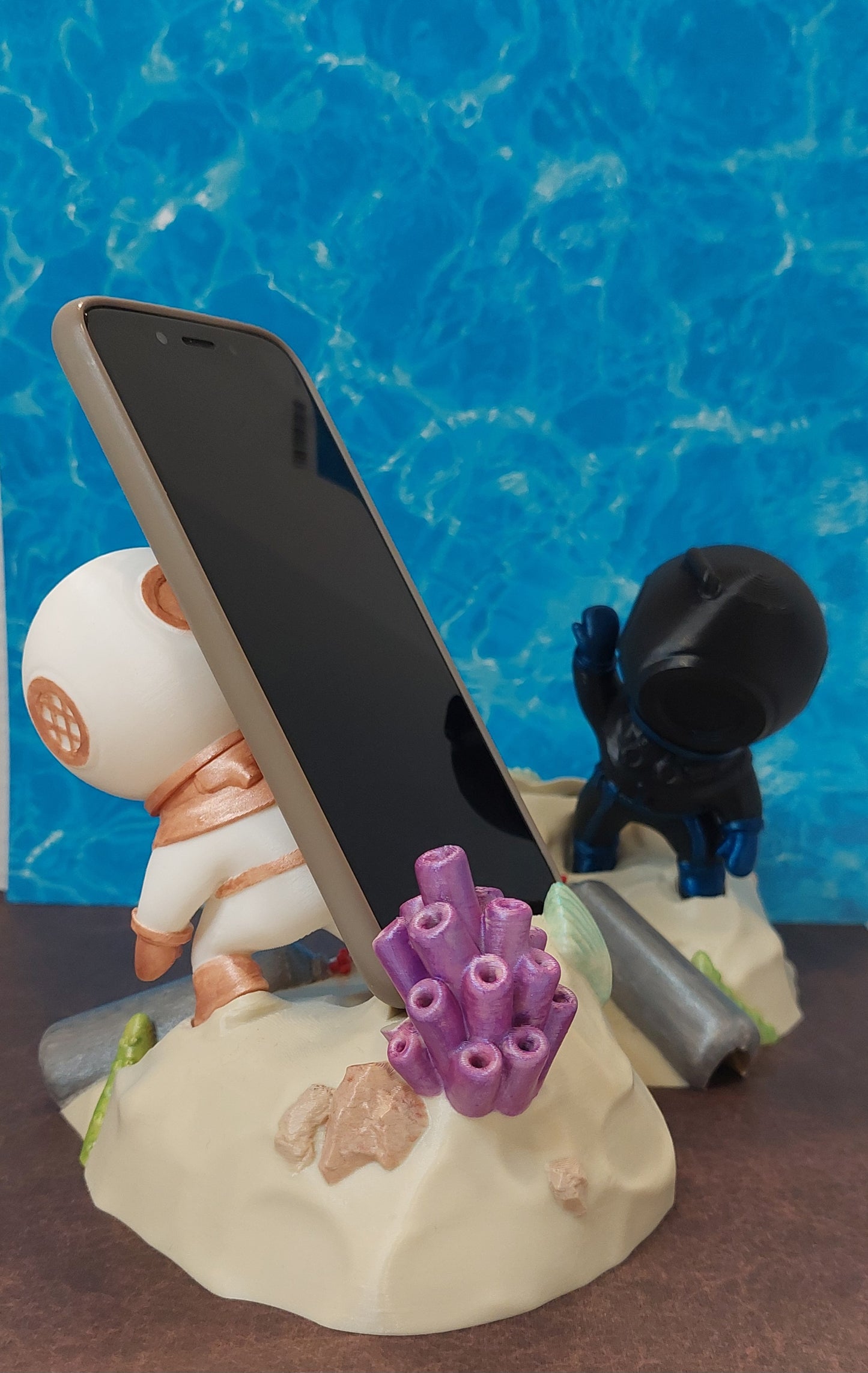 Deep Diver Phone Stand