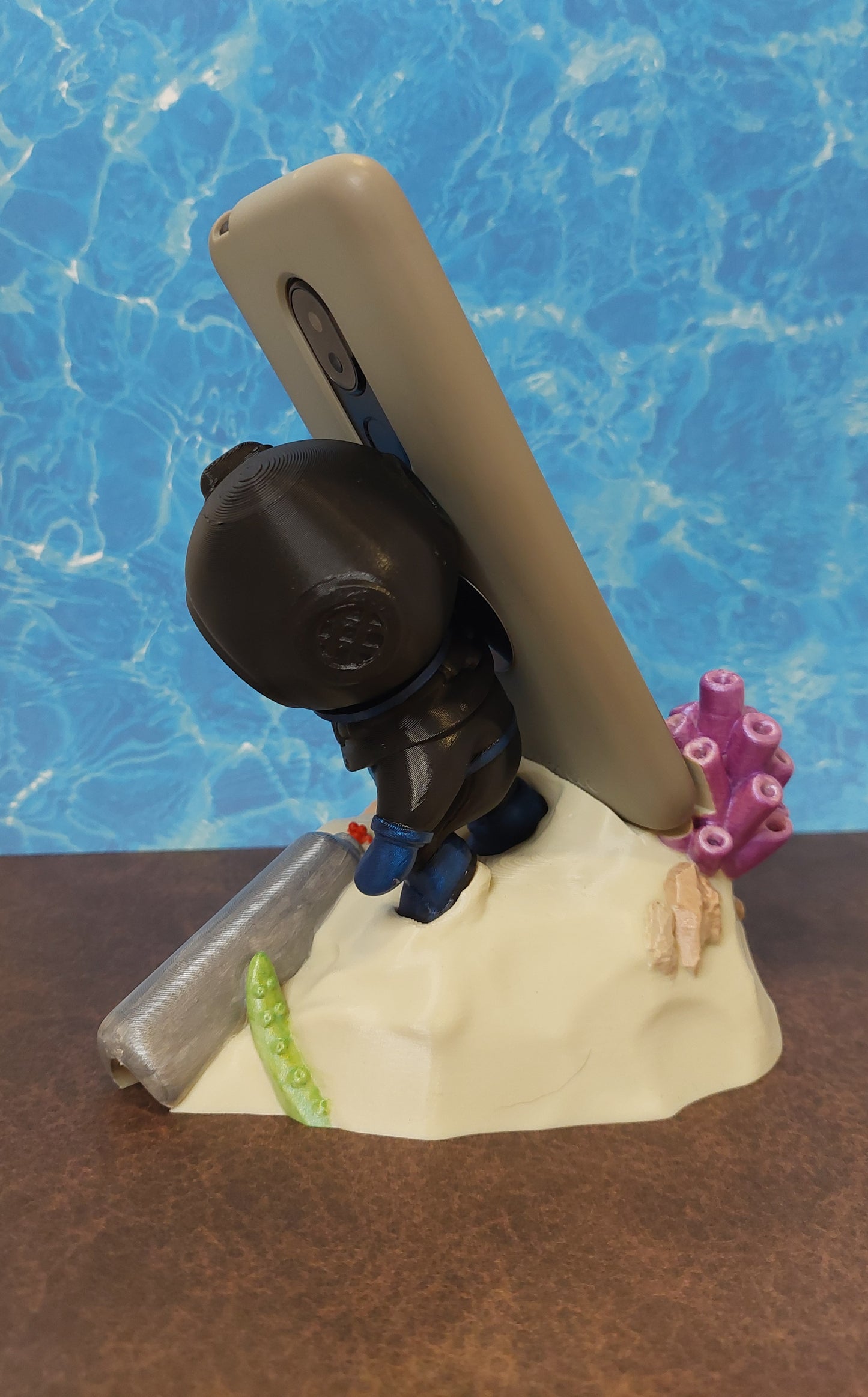 Deep Diver Phone Stand