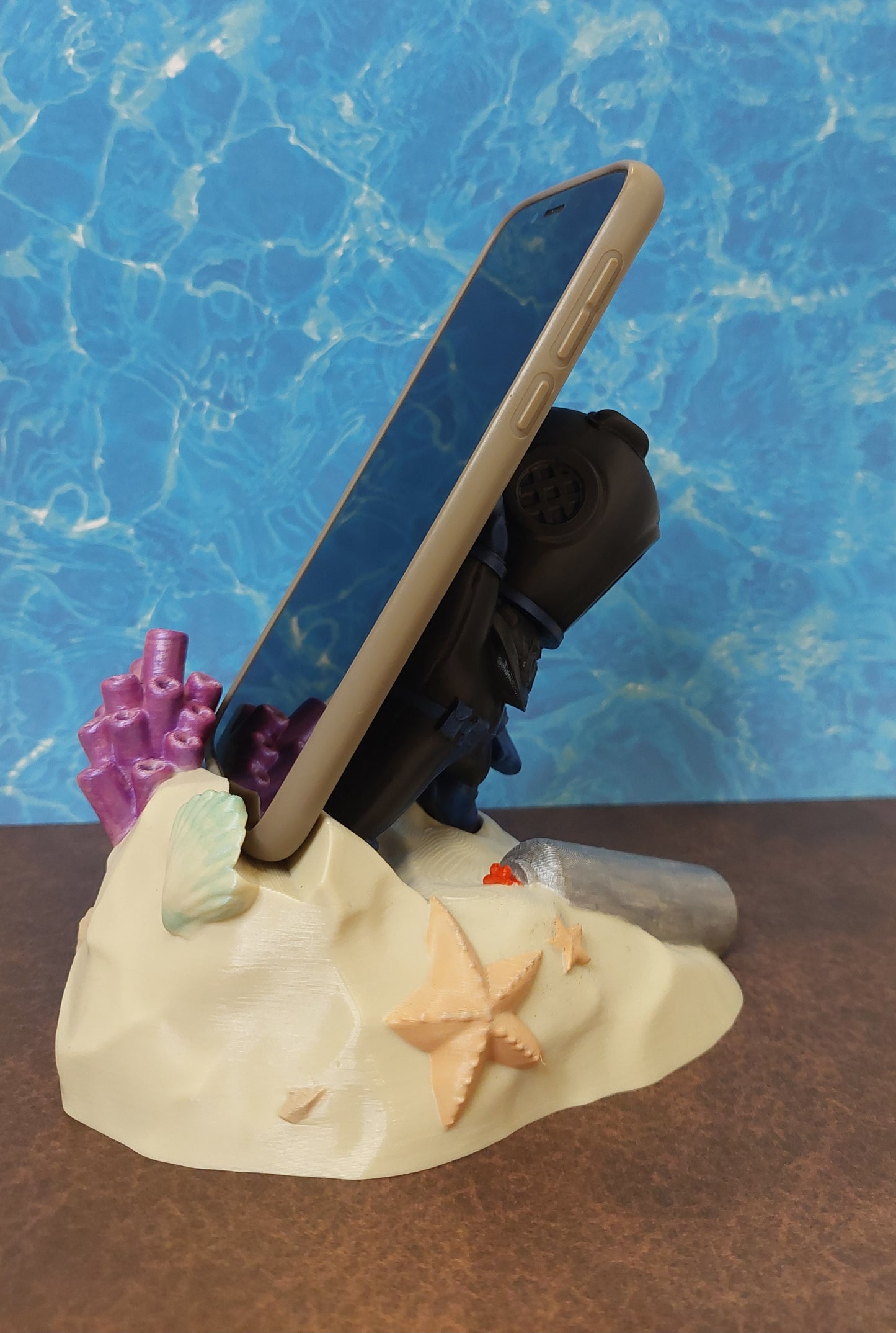Deep Diver Phone Stand