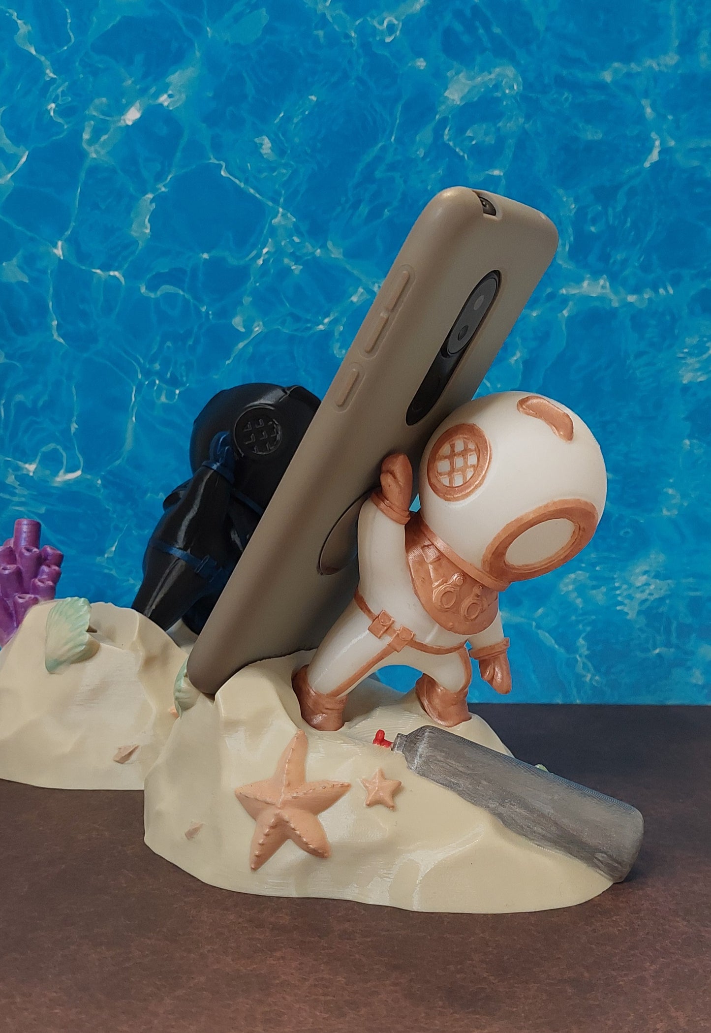 Deep Diver Phone Stand