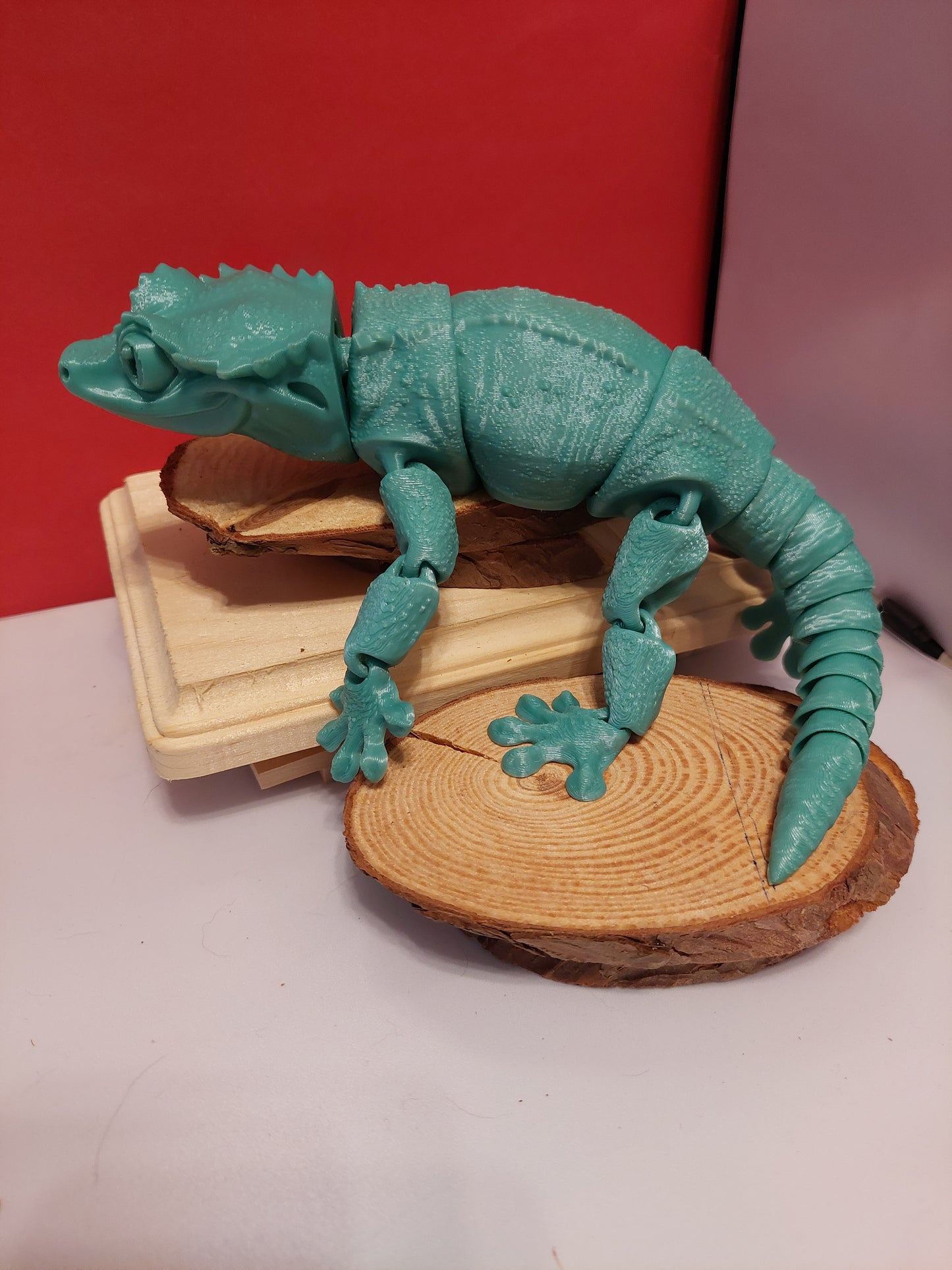 Poseable Crested Gecko