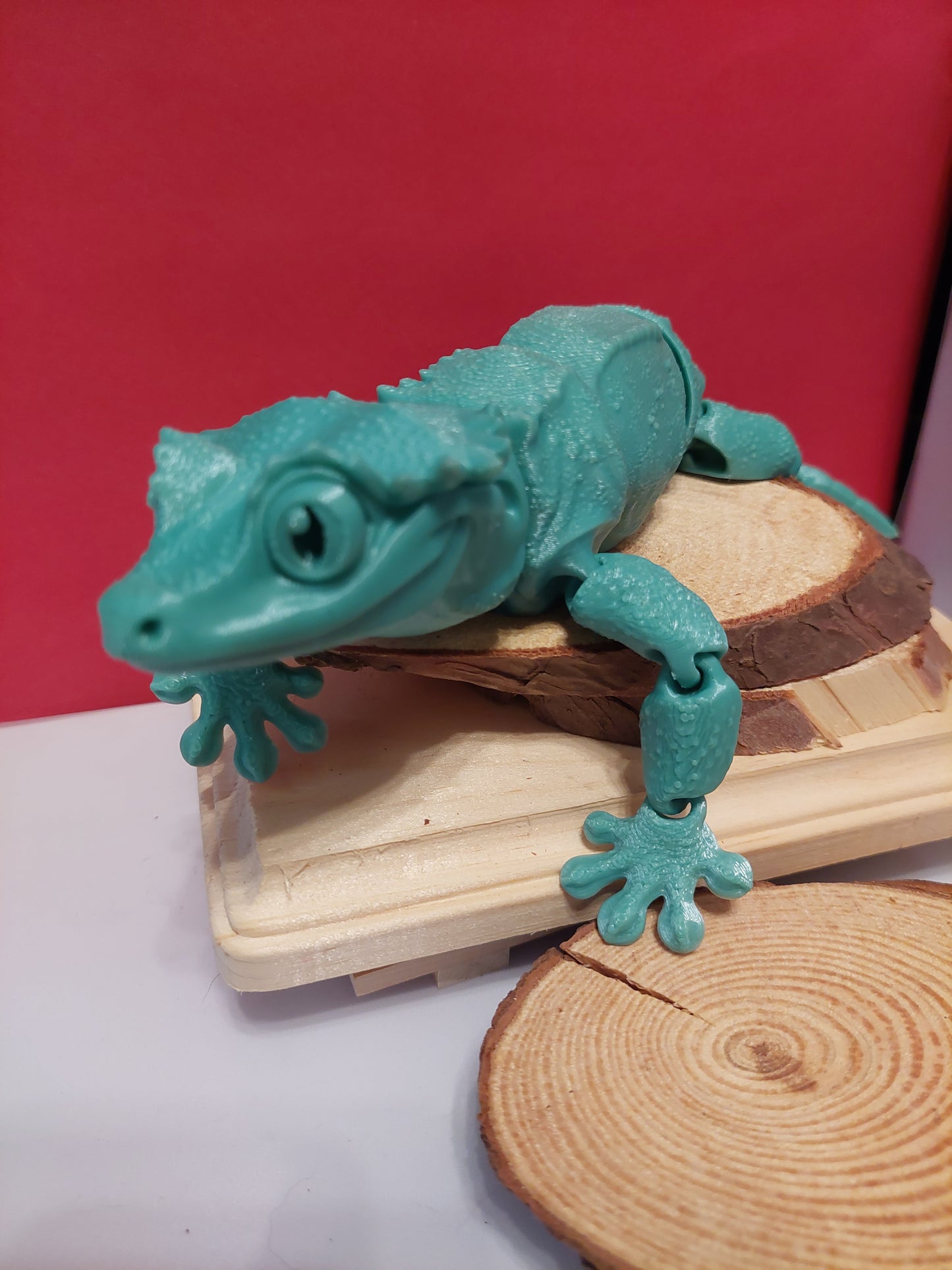 Poseable Crested Gecko